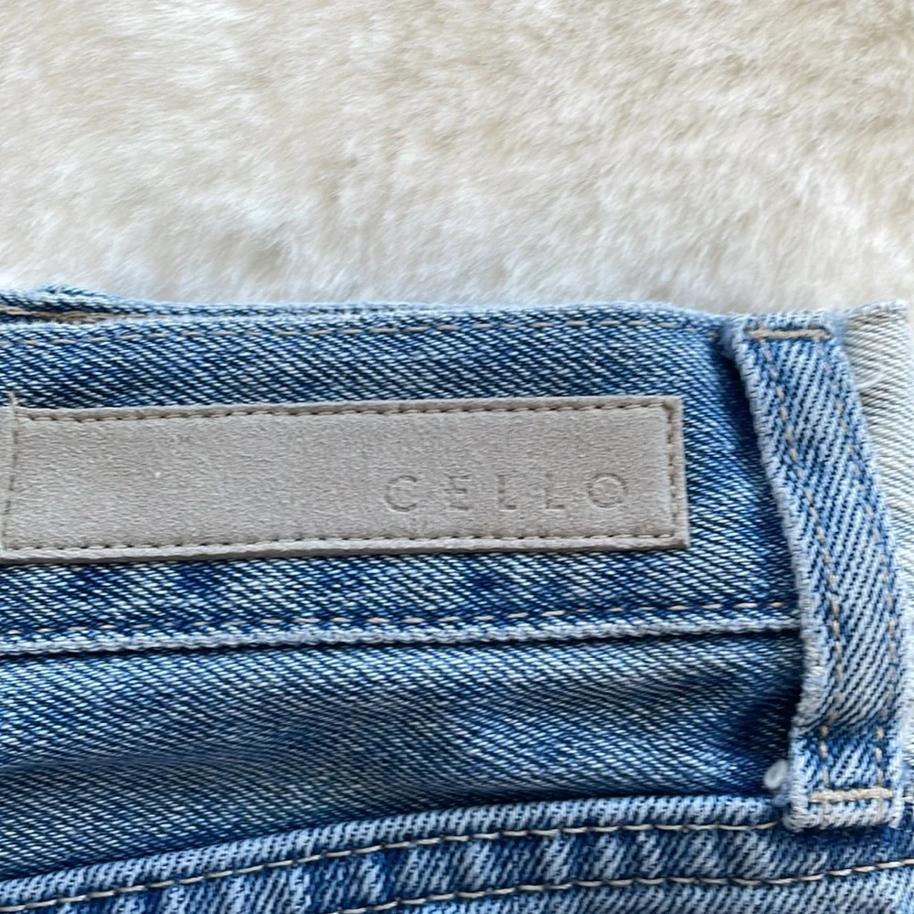 Cello Jean shorts size small! In excellent condition! - Picture 3 of 6